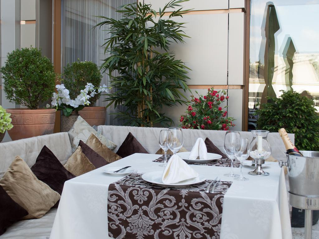 Premier Palace Spa Hotel Bucareste Exterior foto A table runner