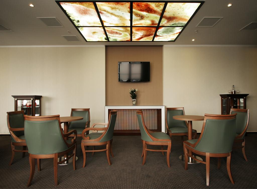Premier Palace Spa Hotel Bucareste Exterior foto A 3D rendering of a room with a translucent ceiling
