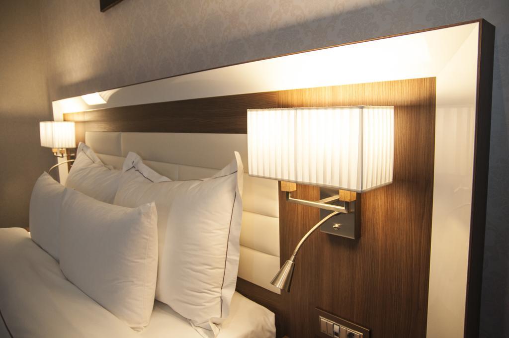 Premier Palace Spa Hotel Bucareste Exterior foto Wall mounted reading lights