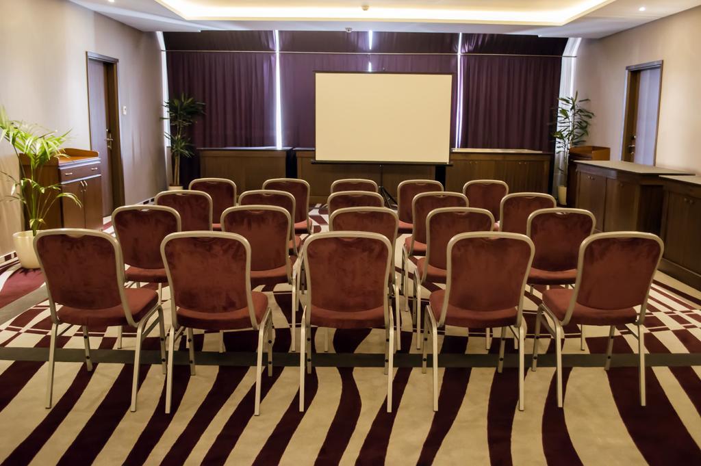 Premier Palace Spa Hotel Bucareste Exterior foto A typical meeting room