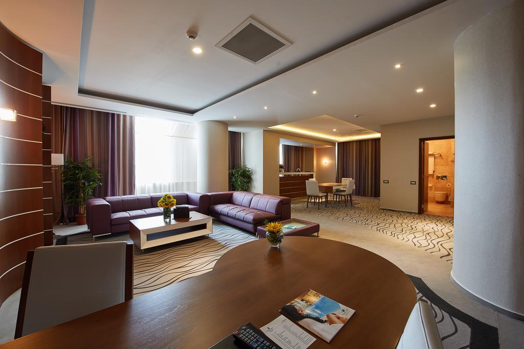 Premier Palace Spa Hotel Bucareste Exterior foto Suite at the Radisson Blu Hotel, Baku