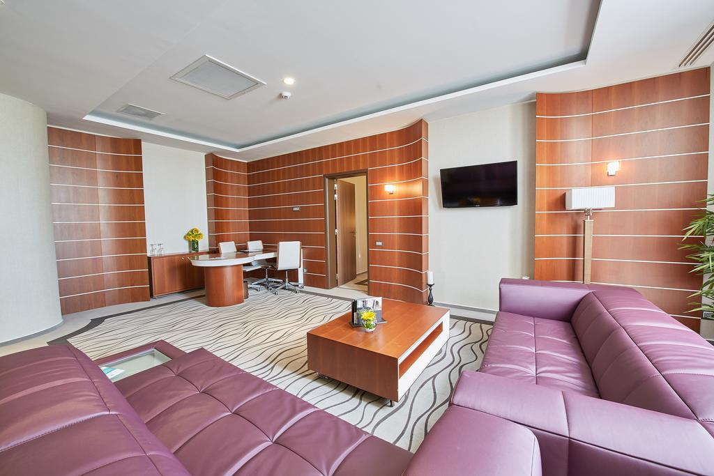Premier Palace Spa Hotel Bucareste Exterior foto A suite at the airport