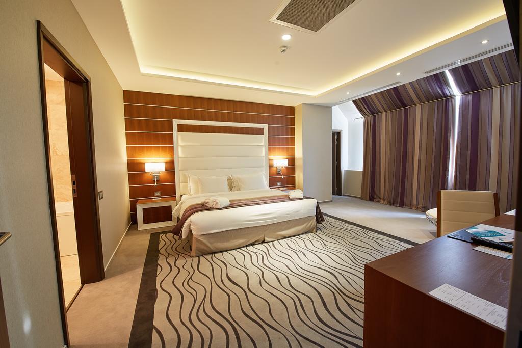 Premier Palace Spa Hotel Bucareste Exterior foto A bedroom at the hotel