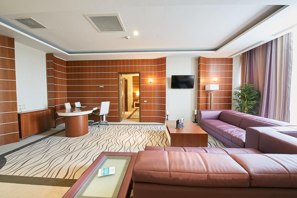 Premier Palace Spa Hotel Bucareste Exterior foto A suite at the airport