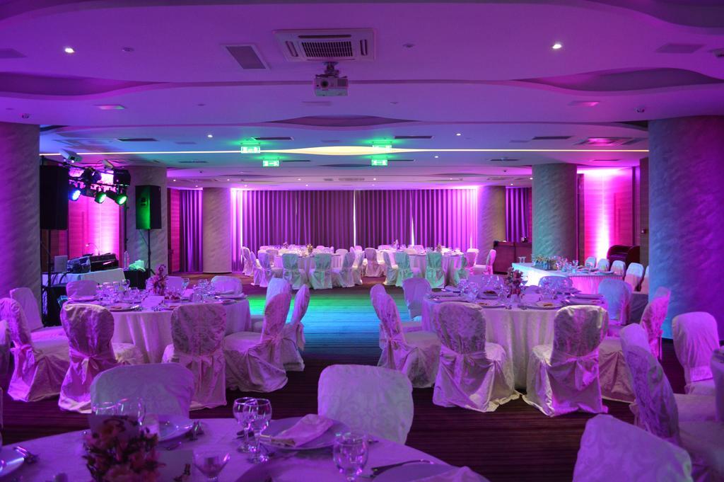 Premier Palace Spa Hotel Bucareste Exterior foto A wedding reception